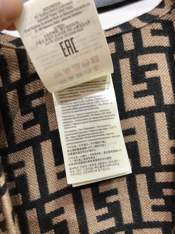 Fendi cloak 145X155cm 51%羊毛49%羊绒 E16 (4)