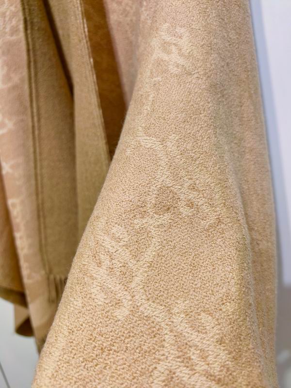 Fendi cloak 145X155cm 51%羊毛49%羊绒 E17 (2)