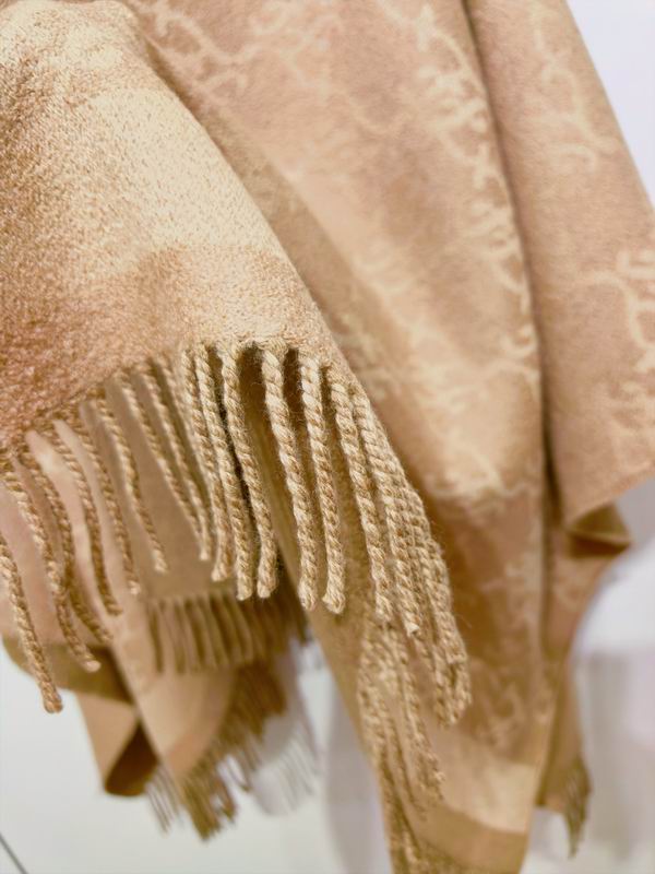 Fendi cloak 145X155cm 51%羊毛49%羊绒 E17 (3)