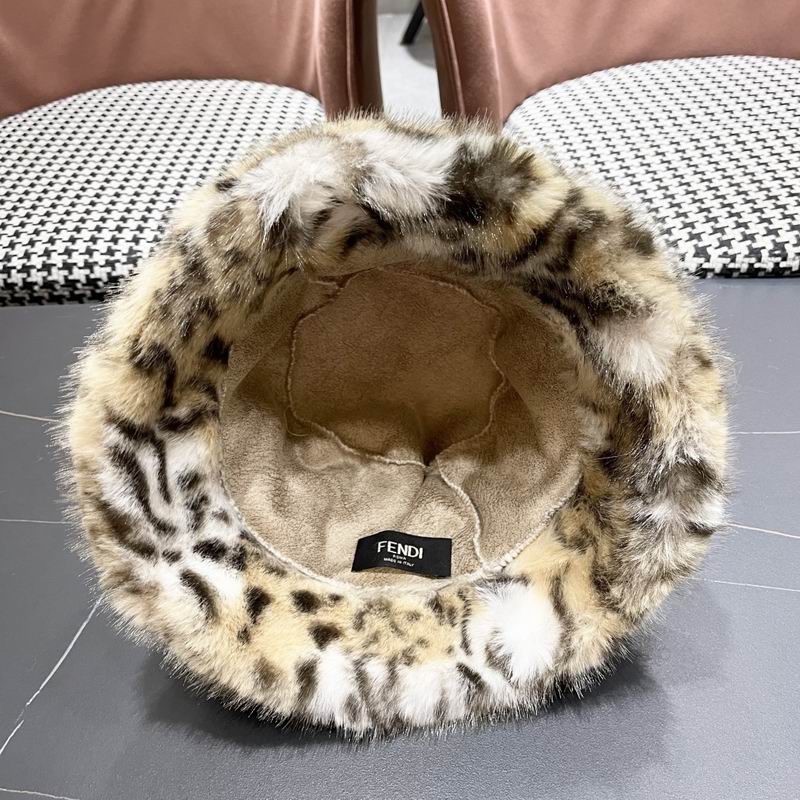 Fendi hat (536)