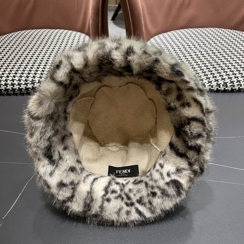 Fendi hat (548)