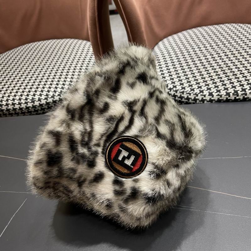 Fendi hat (549)