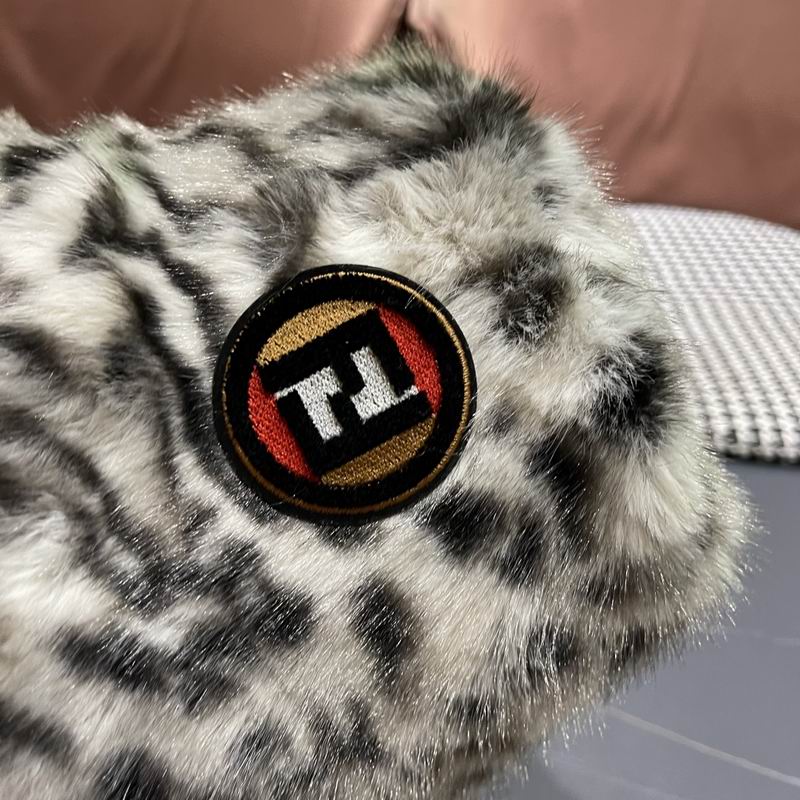 Fendi hat (550)