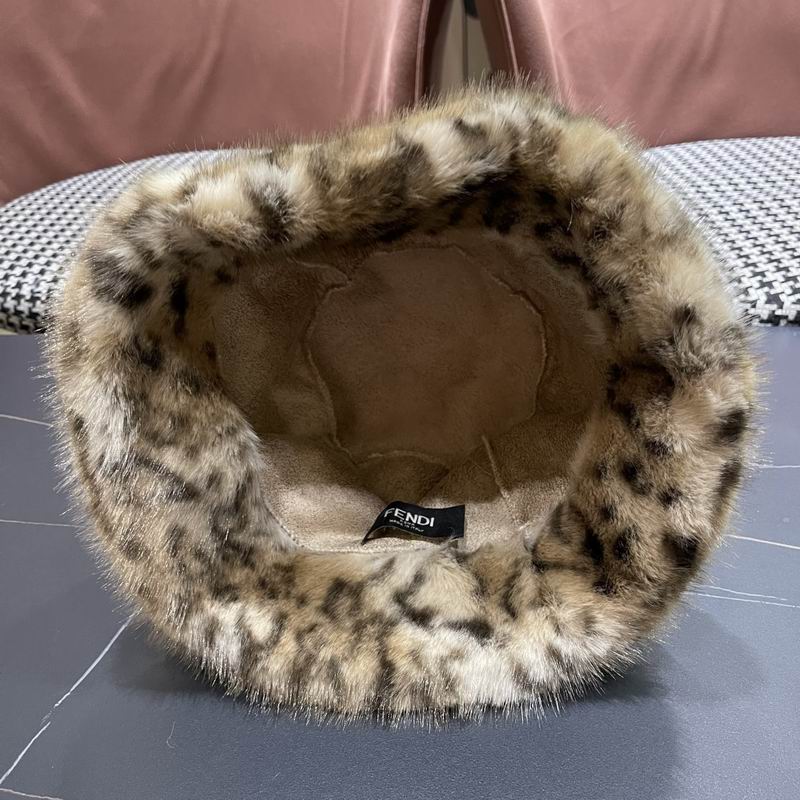 Fendi hat (560)