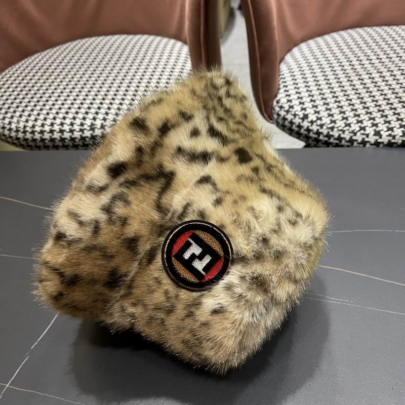 Fendi hat (561)
