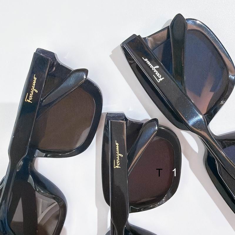 Ferragamo F1021 48 23-145 A07