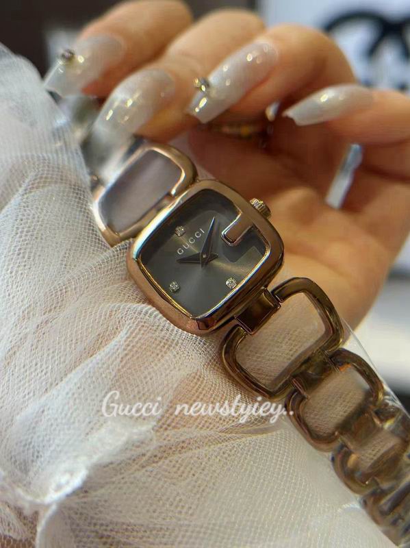 Gucci 24X22.4mm 33 (22)