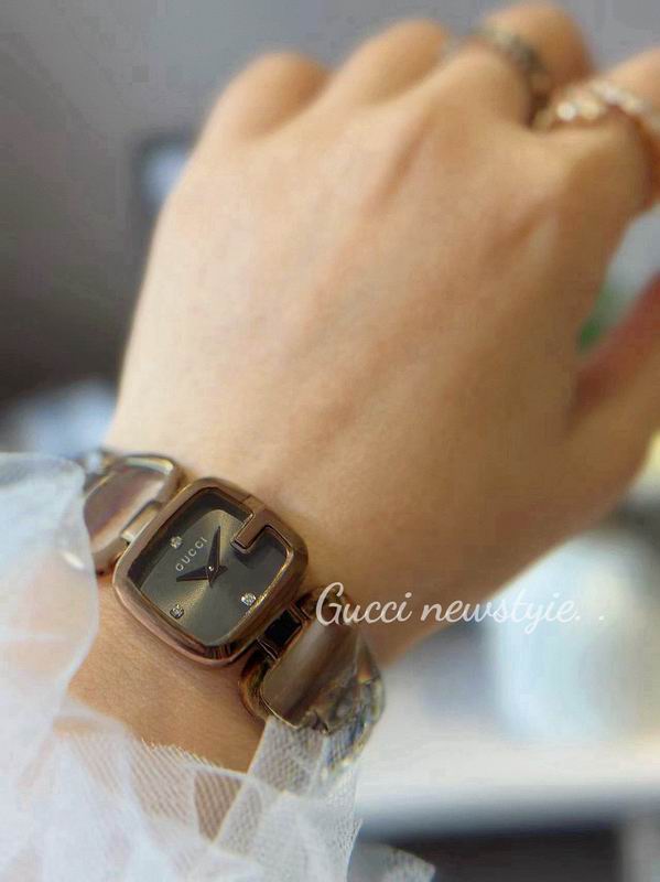 Gucci 24X22.4mm 33 (23)