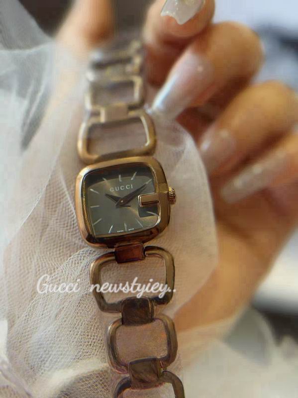 Gucci 24X22.4mm 33 (24)