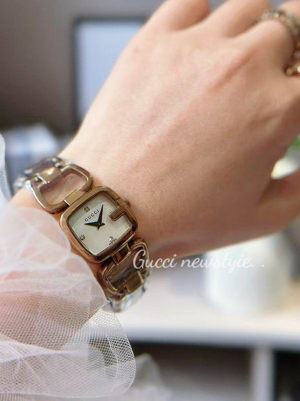 Gucci 24X22.4mm 33 (29)