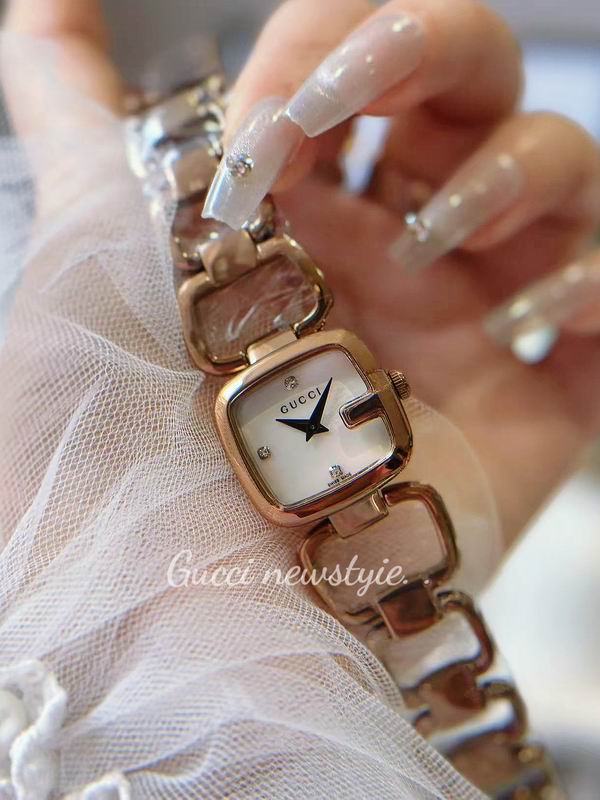 Gucci 24X22.4mm 33 (30)