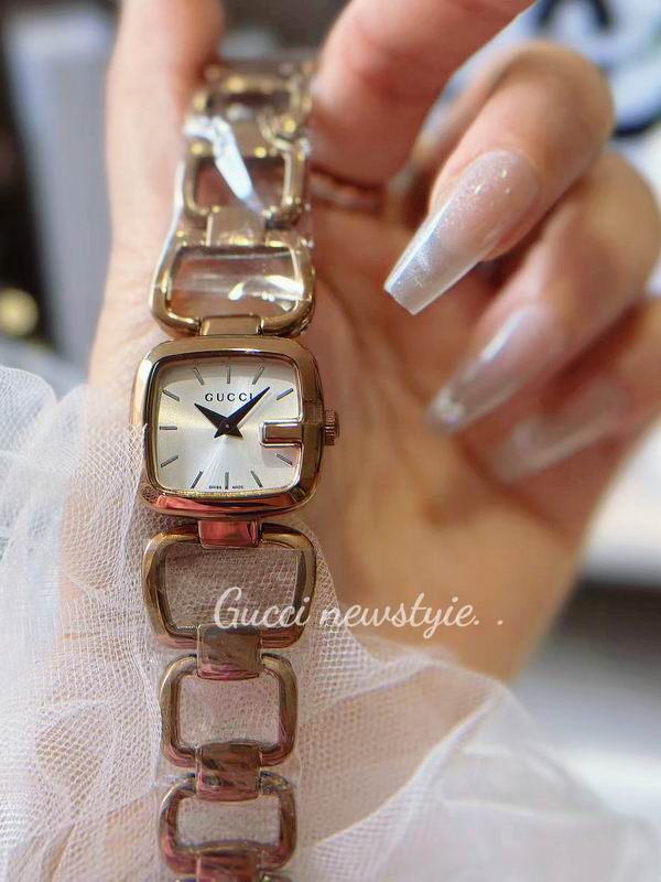 Gucci 24X22.4mm 33 (33)