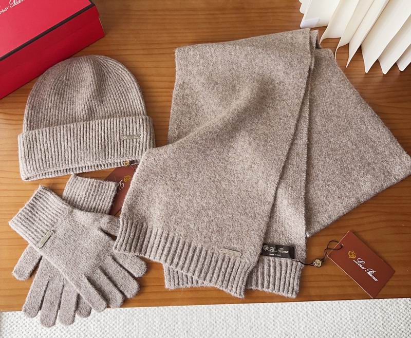 LV Scarf Hat Gloves (13)