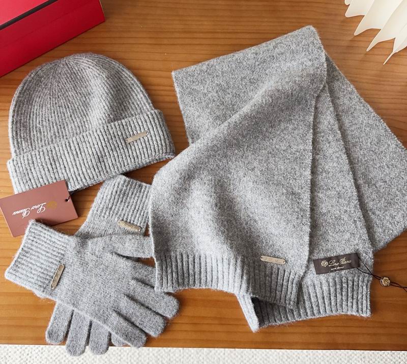 LV Scarf Hat Gloves (32)