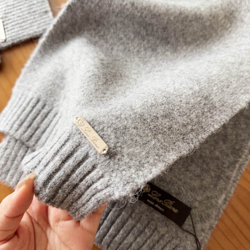 LV Scarf Hat Gloves (33)