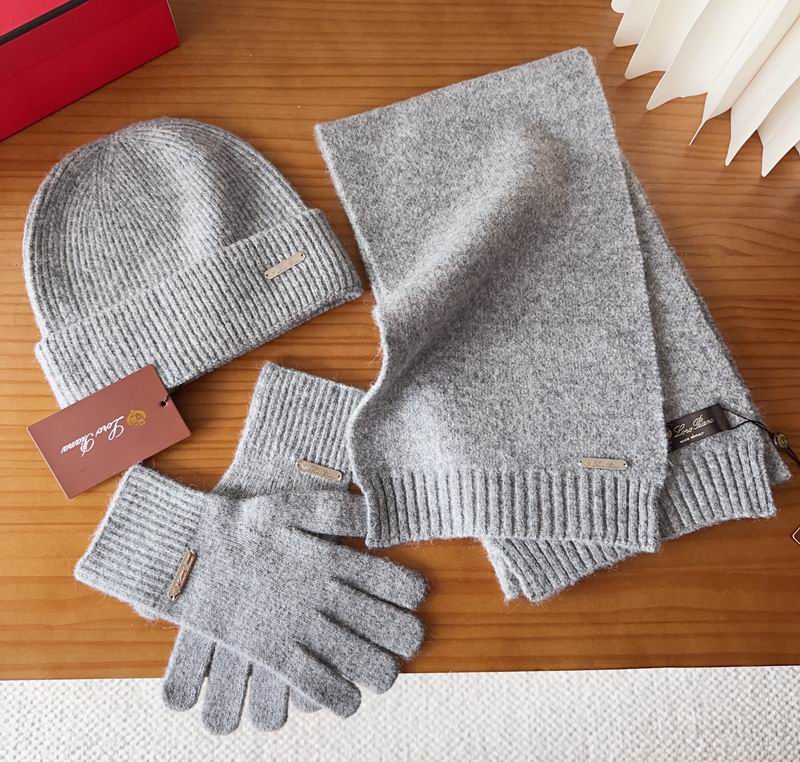LV Scarf Hat Gloves (34)