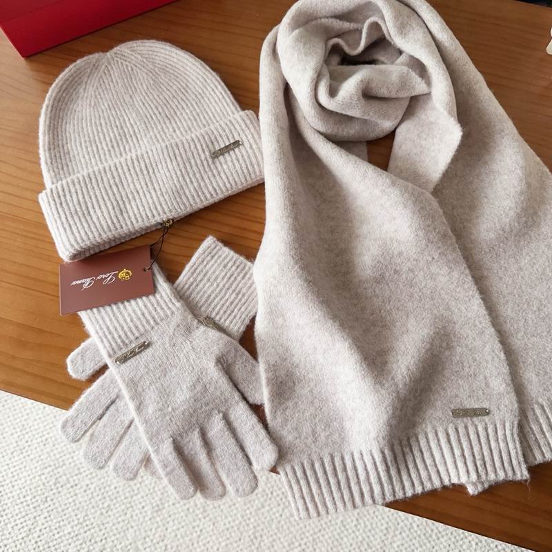 LV Scarf Hat Gloves (38)