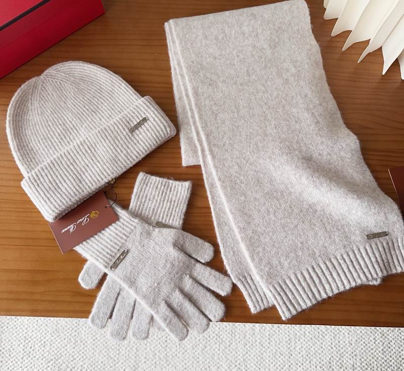 LV Scarf Hat Gloves (42)