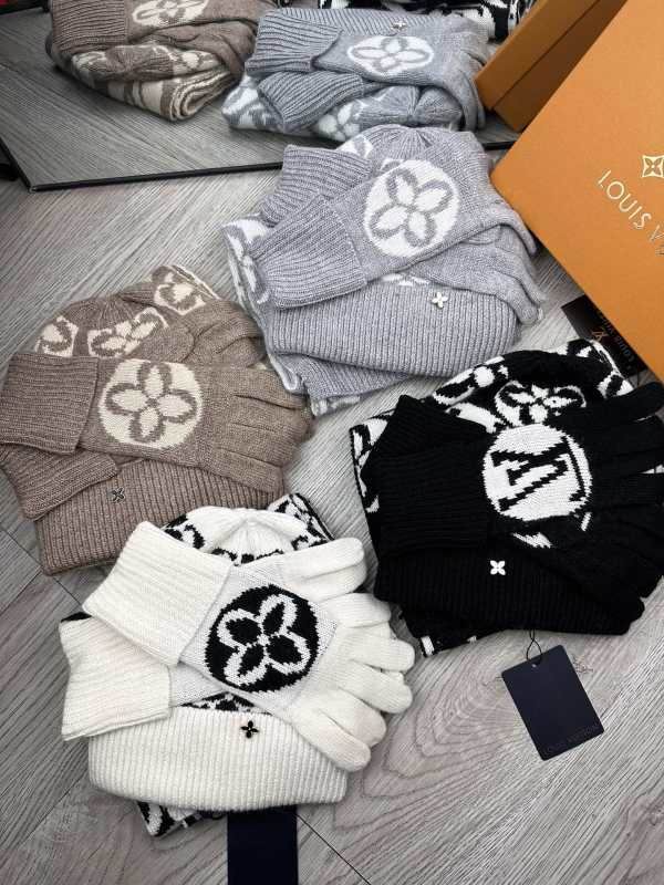 LV Scarf Hat Gloves hm (29)