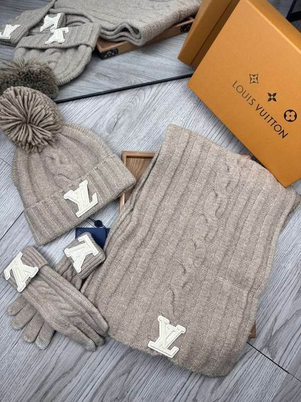 LV Scarf Hat Gloves hm (4)