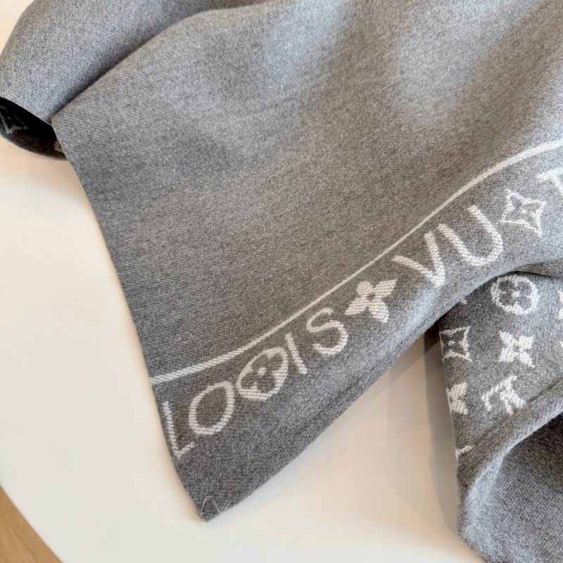 LV cloak E06 (2)
