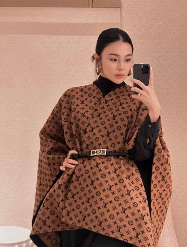 LV cloak E08 (1)