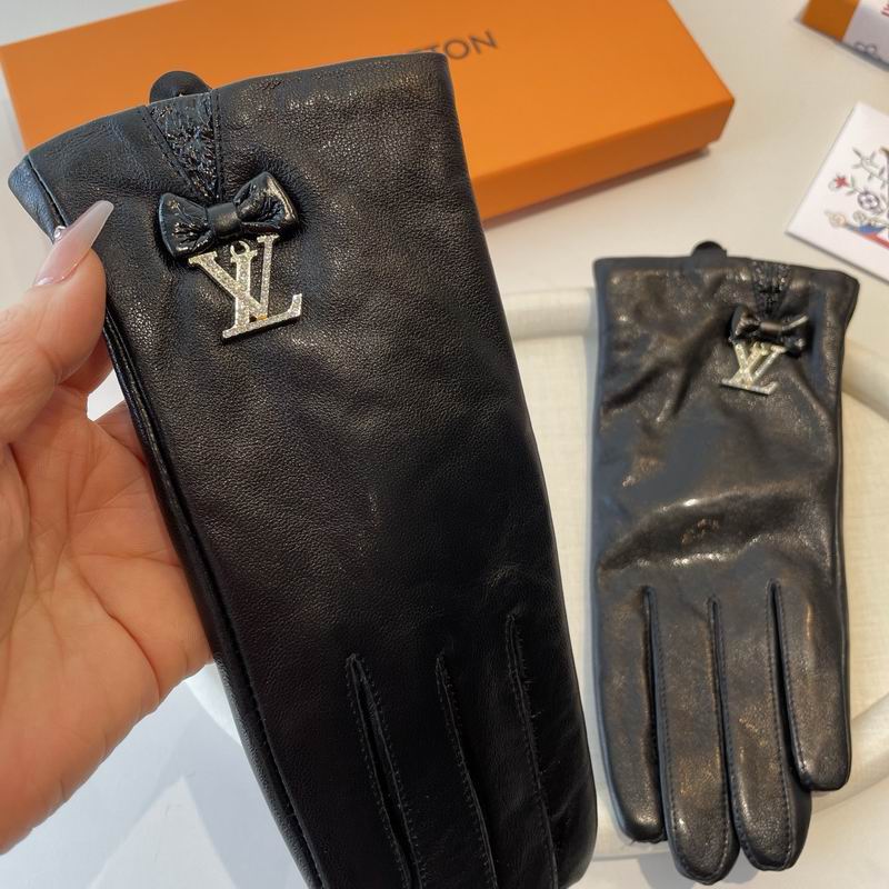 LV gloves M L 33 (1)