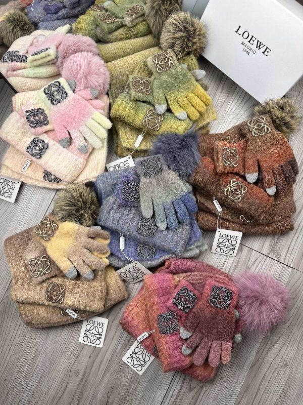 Loewe Scarf Hat Gloves hm (13)