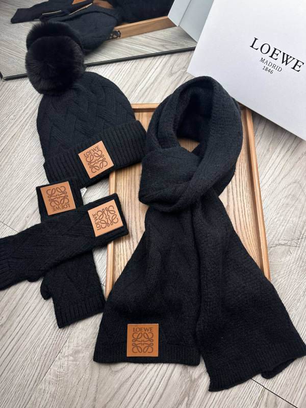 Loewe Scarf Hat Gloves hm (15)