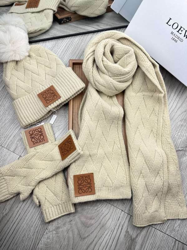 Loewe Scarf Hat Gloves hm (17)