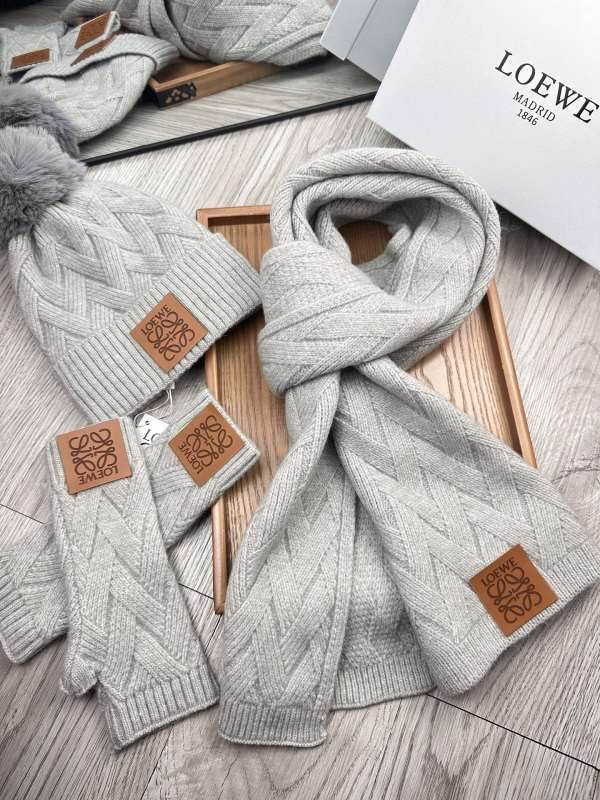 Loewe Scarf Hat Gloves hm (19)