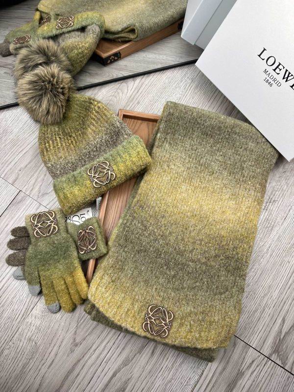Loewe Scarf Hat Gloves hm (4)