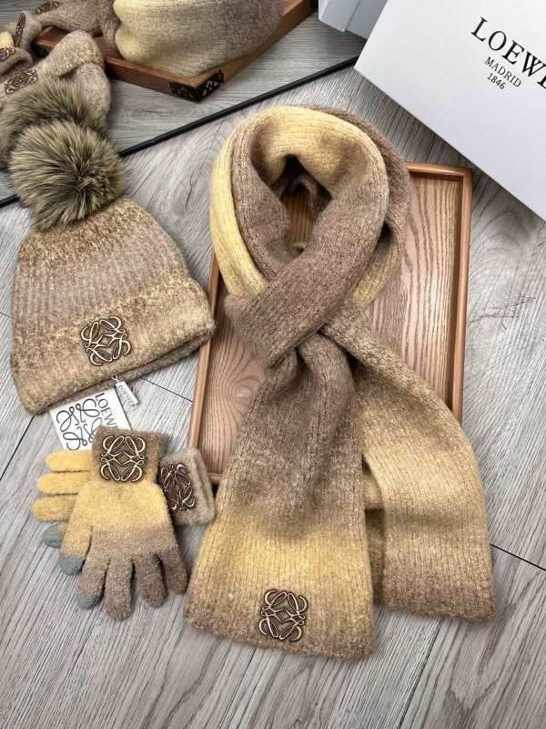 Loewe Scarf Hat Gloves hm (5)