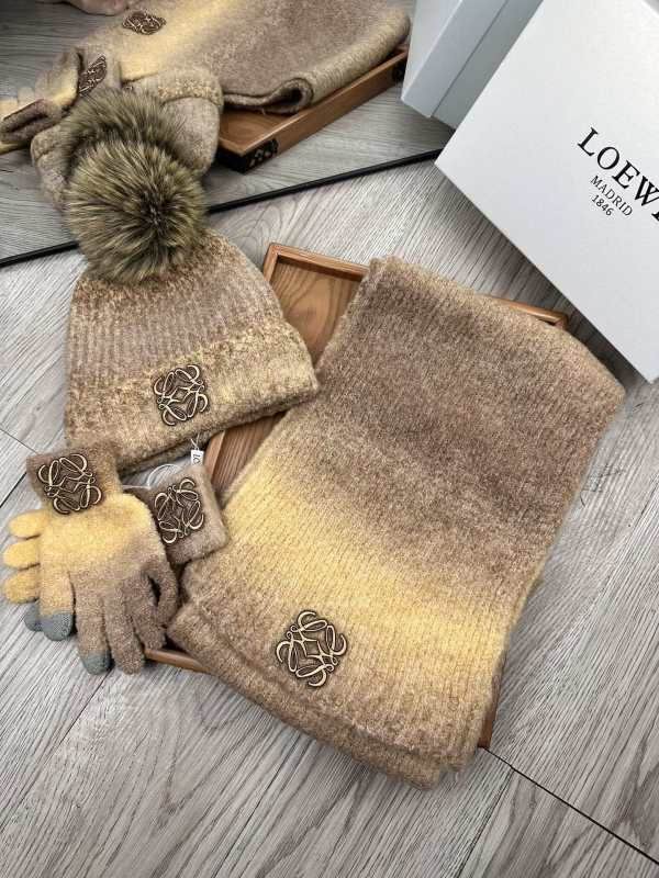 Loewe Scarf Hat Gloves hm (6)