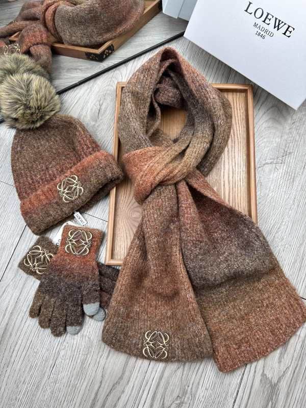 Loewe Scarf Hat Gloves hm (7)