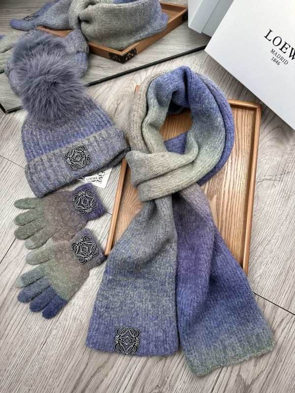 Loewe Scarf Hat Gloves hm (9)