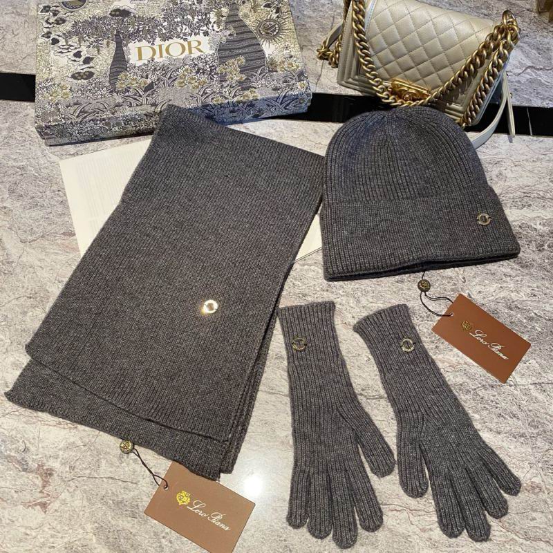 Loro Piana scarf hat Gloves hm (30)