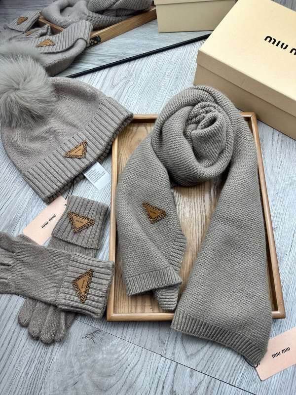 Miumiu scarf hat gloves hm (4)