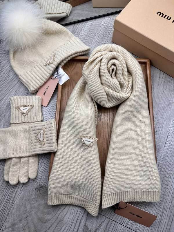 Miumiu scarf hat gloves hm (6)