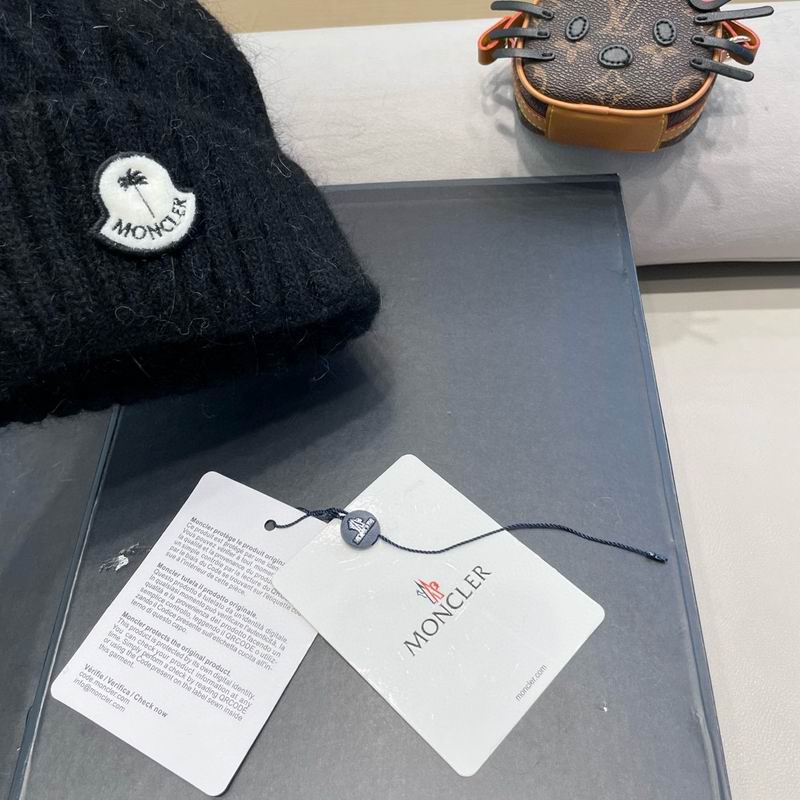Moncler Hat (1600)