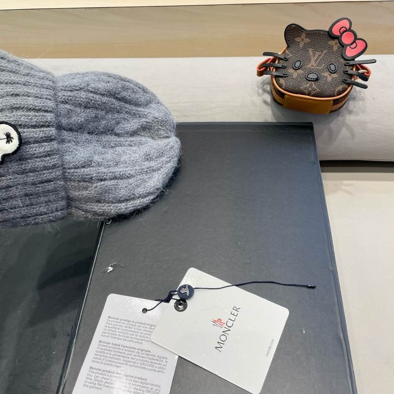 Moncler Hat (1636)