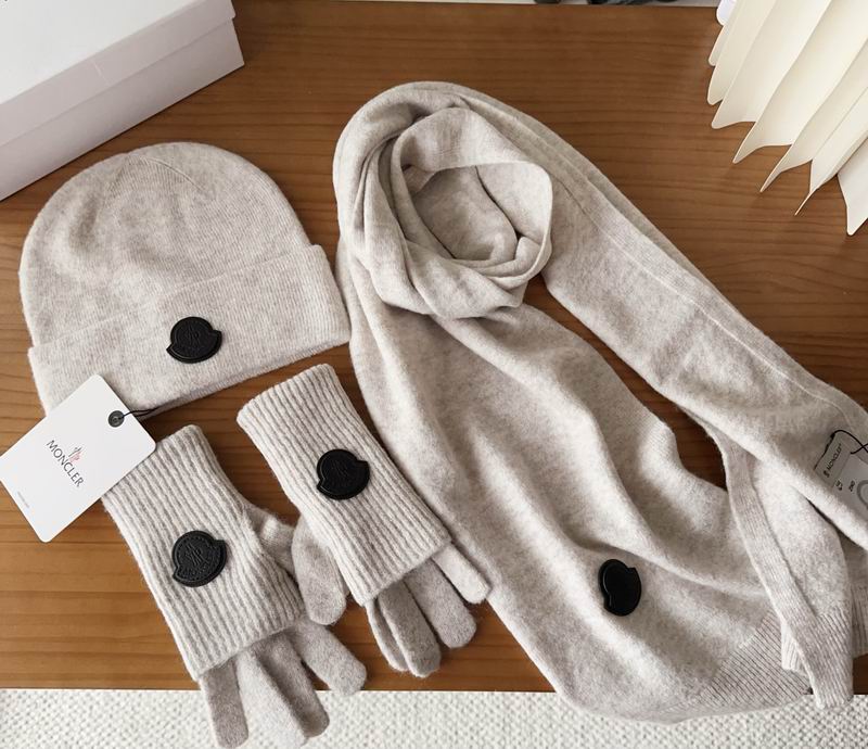 Moncler Scarf Hat Gloves (77)