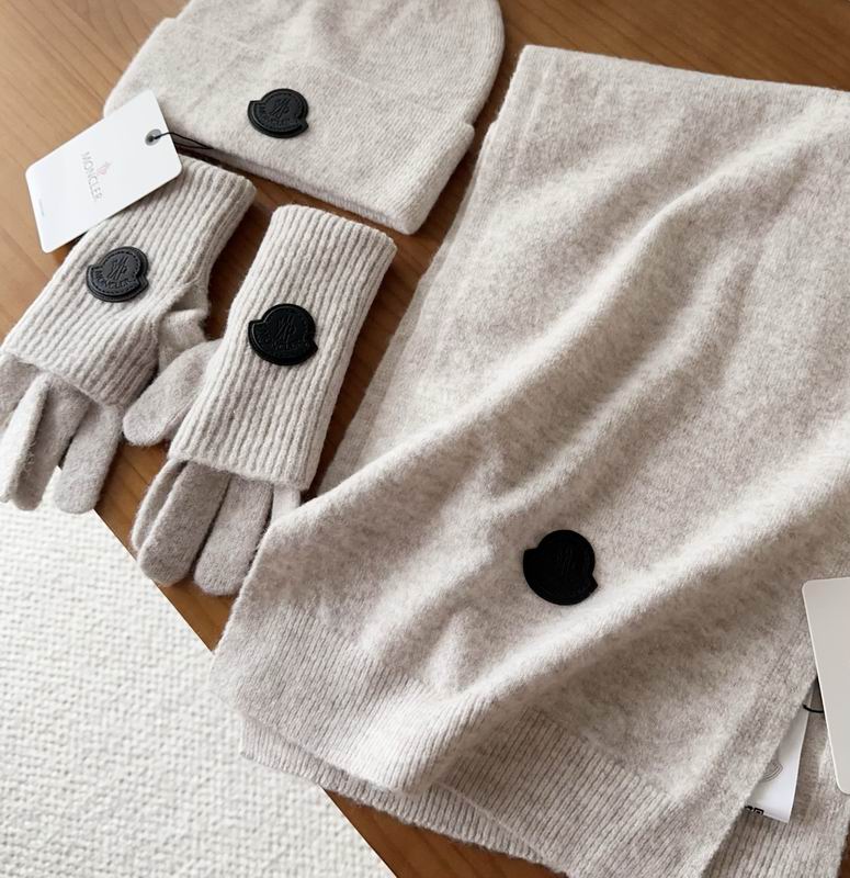 Moncler Scarf Hat Gloves (79)