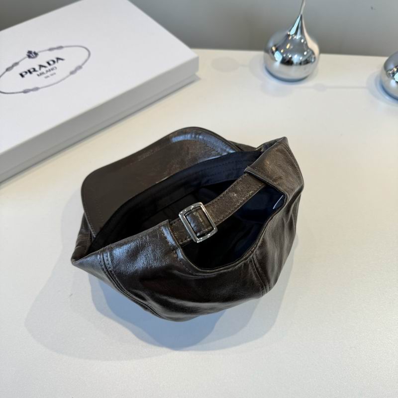 Prada beret (171)