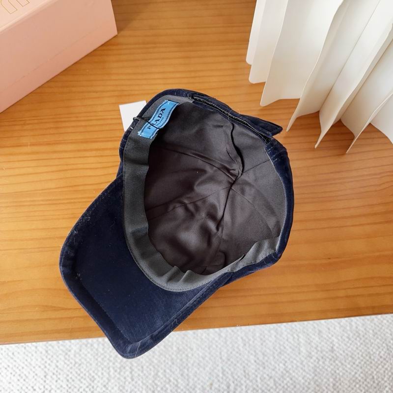 Prada cap (386)