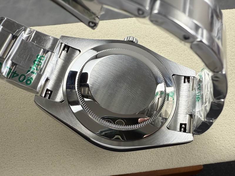 Rolex 40mm 24-Milgauss (2)