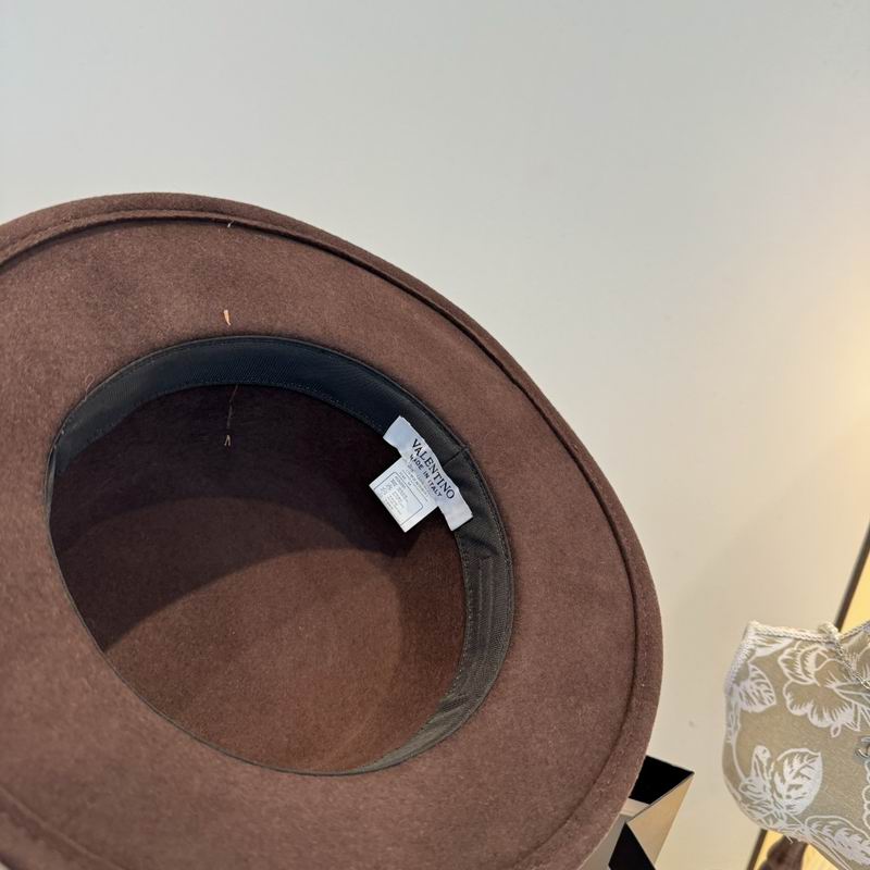 Valentino top hat (116)