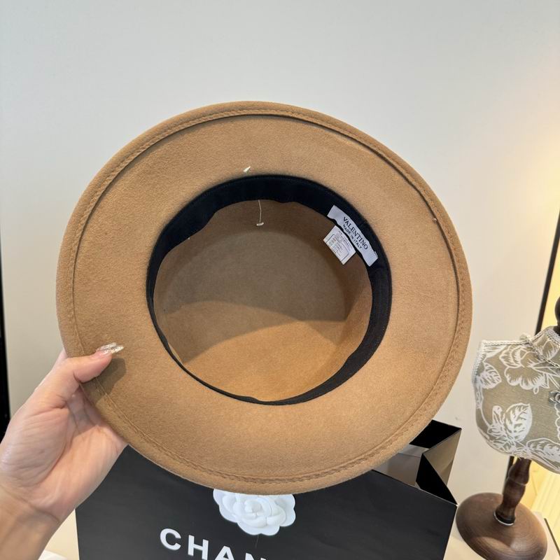 Valentino top hat (126)