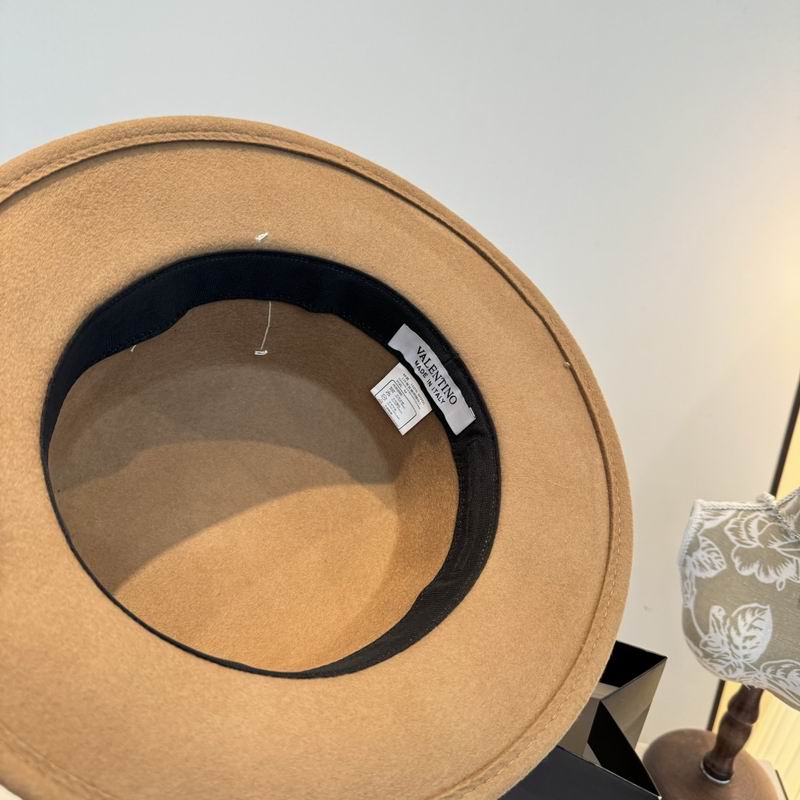 Valentino top hat (127)