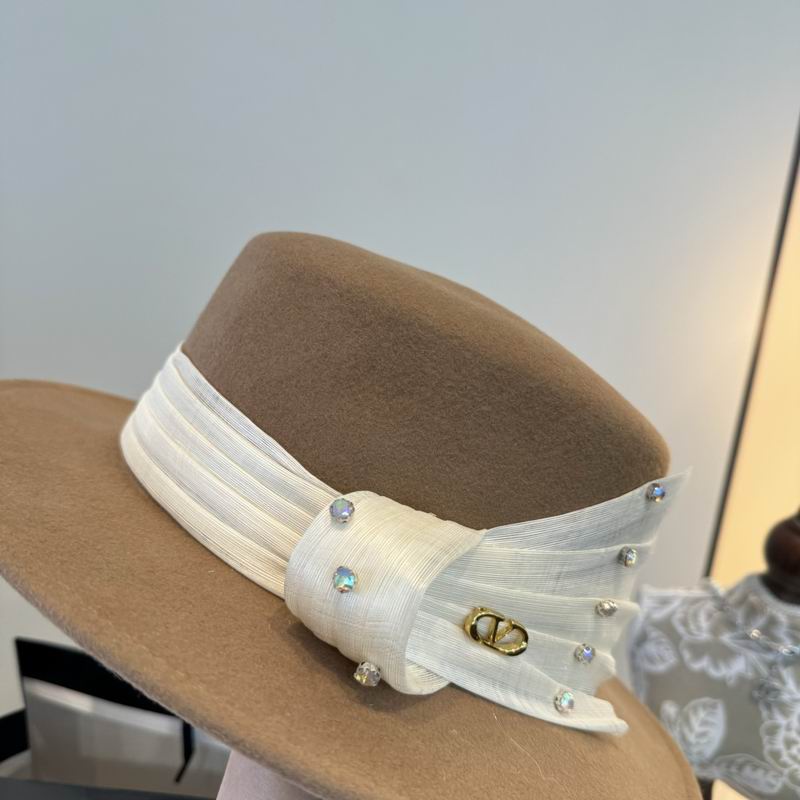 Valentino top hat (132)